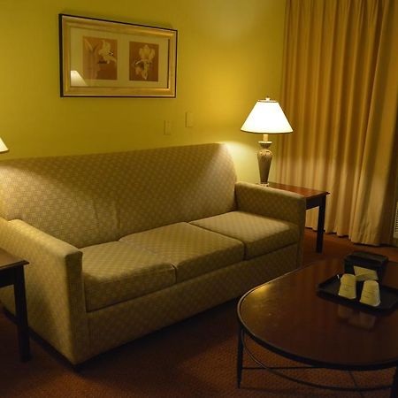 Hotel Ramada By Wyndham Wichita Airport Exteriér fotografie