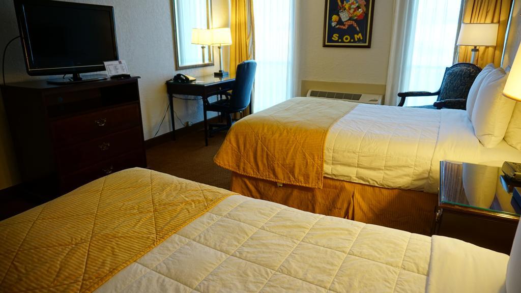 Hotel Ramada By Wyndham Wichita Airport Exteriér fotografie