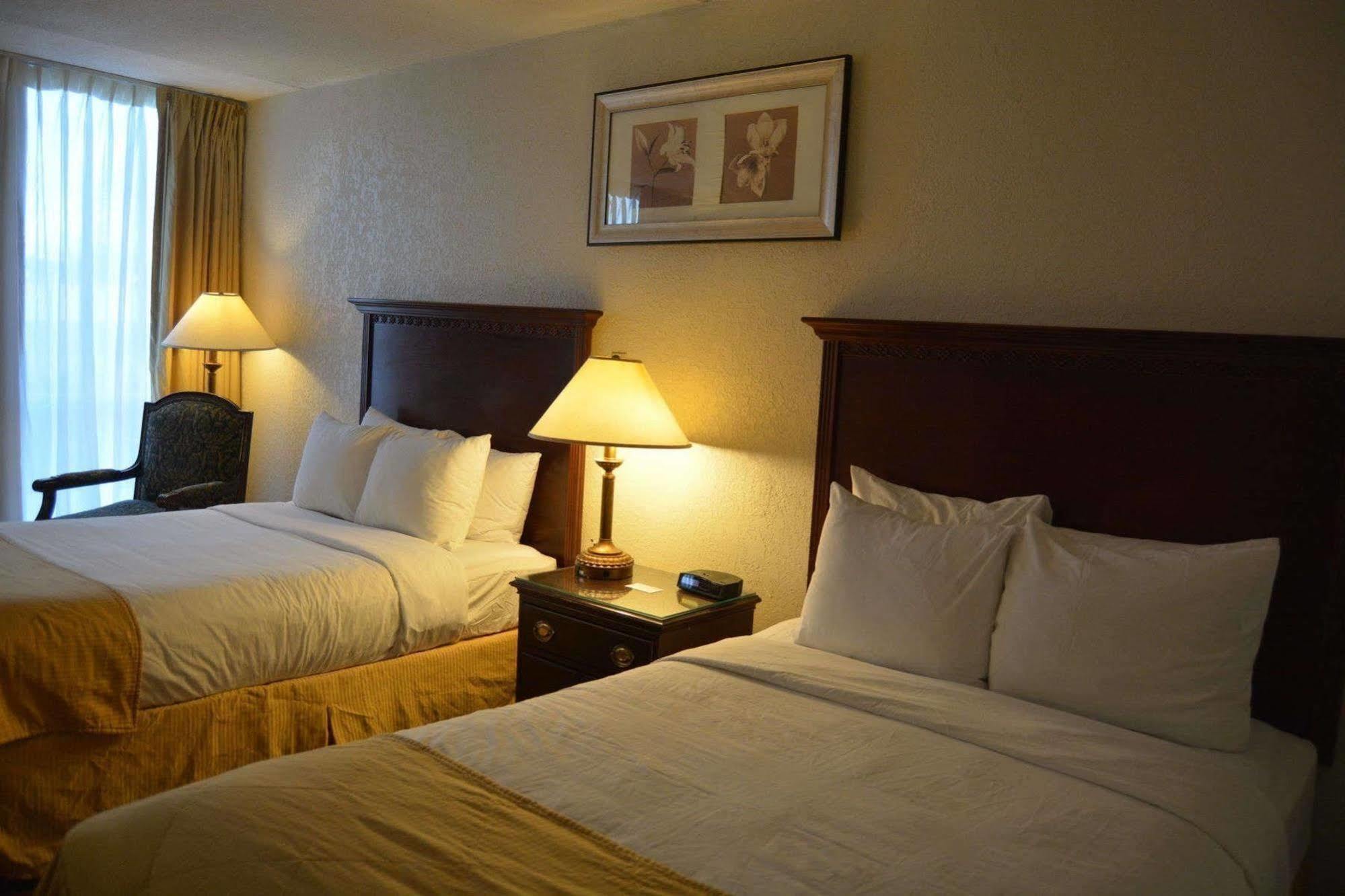 Hotel Ramada By Wyndham Wichita Airport Exteriér fotografie